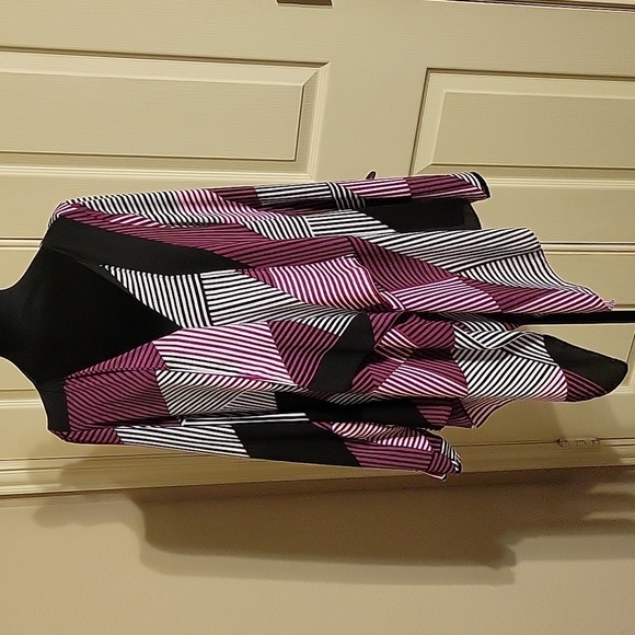 Geometric Patterned Women's Blouse - Picture 8 of 12